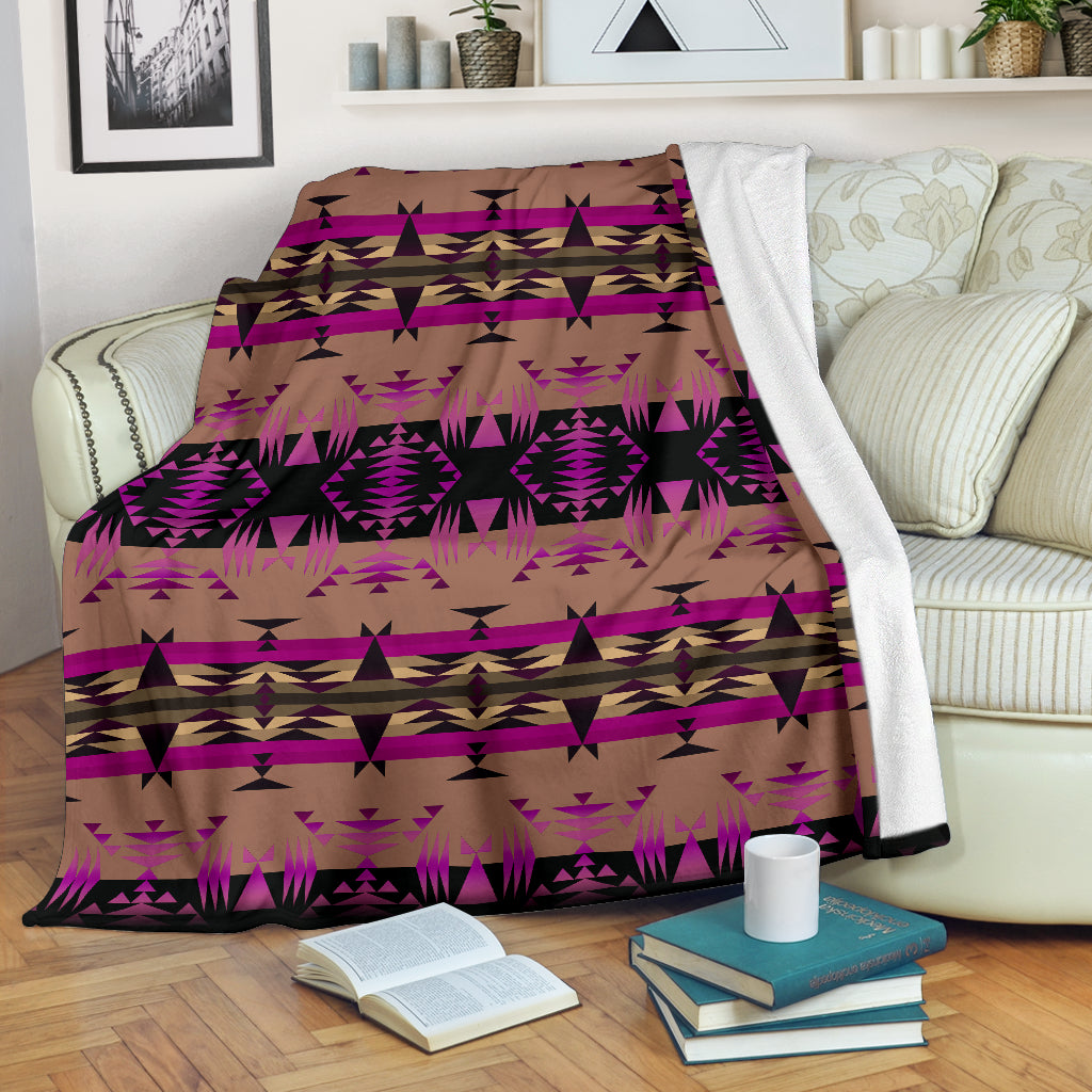 Between The Mountains Berry Blanket - Modern Style