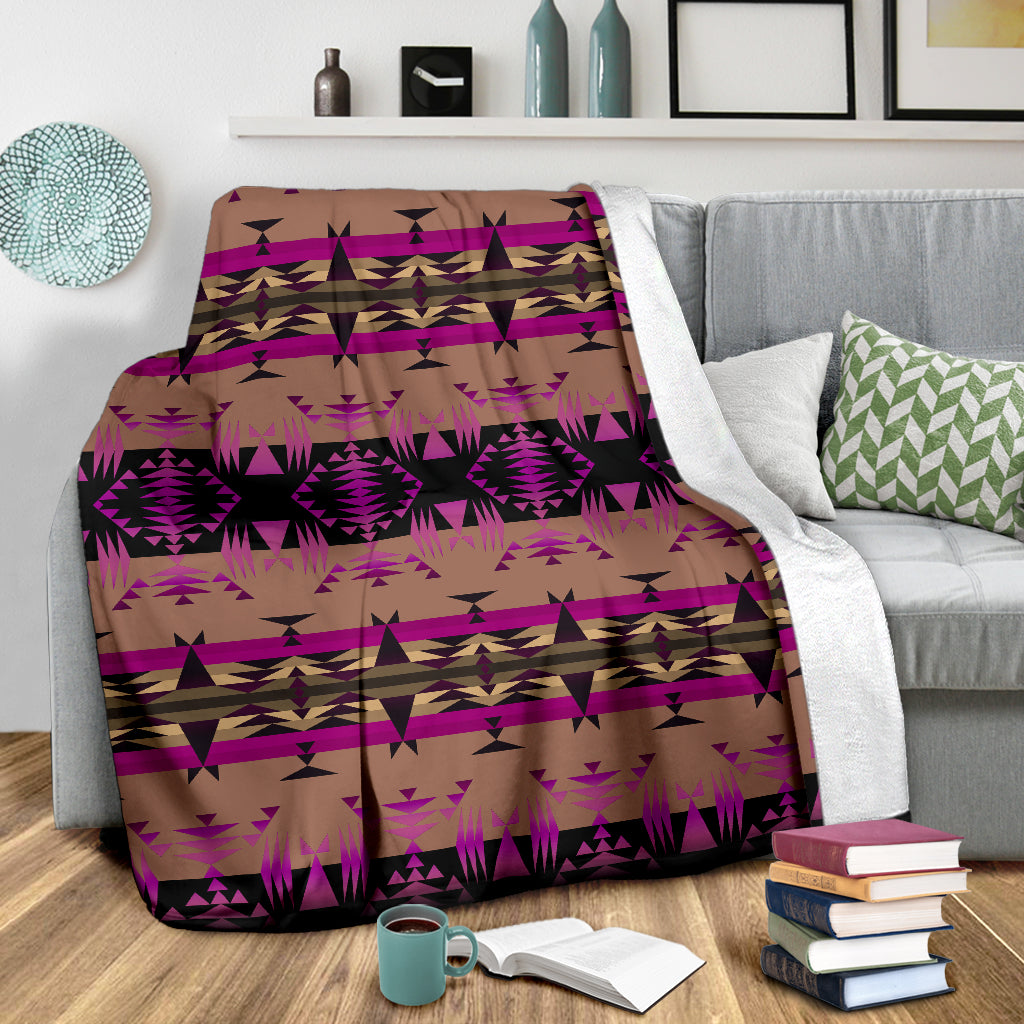 Between The Mountains Berry Blanket - Modern Style