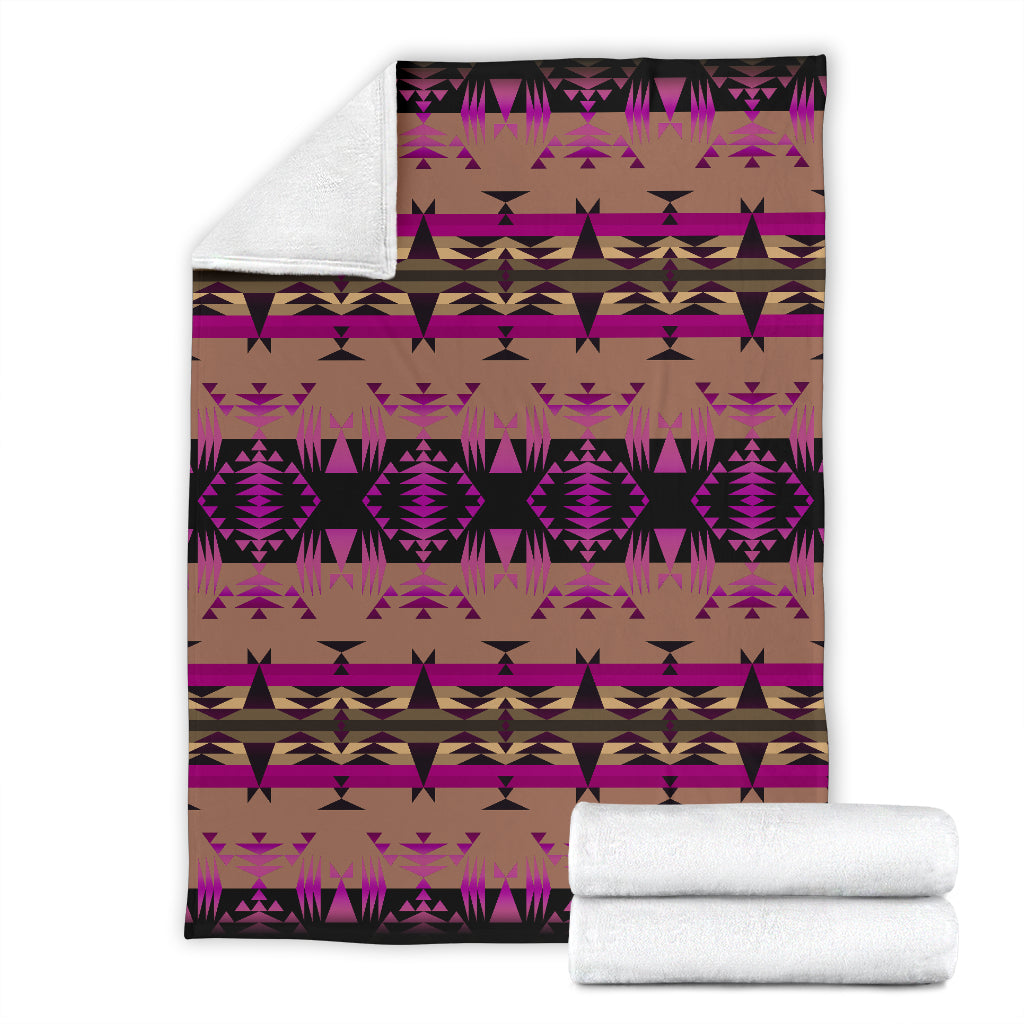 Between The Mountains Berry Blanket - Modern Style